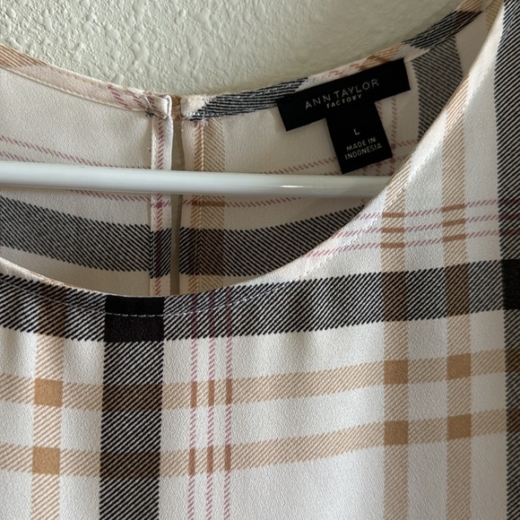 Ann Taylor Blouse with Ruffle Sleeves Size L - Like brand new!! No flaws! - Picture 3 of 12